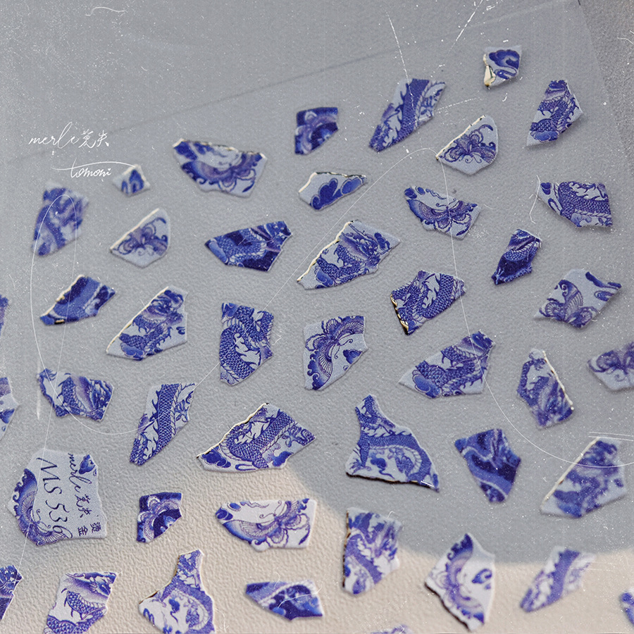 Blue and White Porcelain Drago - Nail Art France 评论和价格