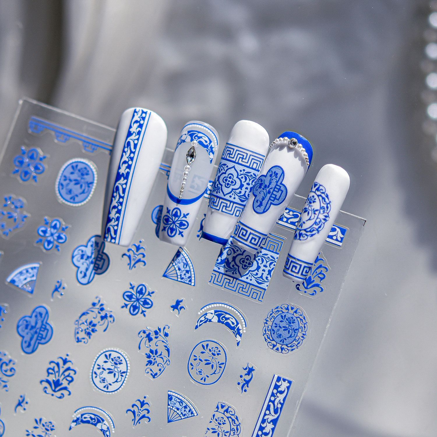 Traceless Blue White Porcelain - Nail Art France 评论和价格